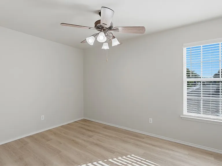 821 Benning — Photo 29