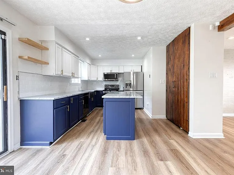 1577 Loring Ct — Photo 11