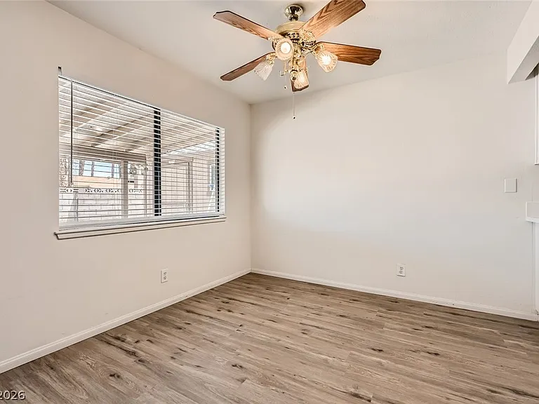 2422 La Luna Dr — Photo 3