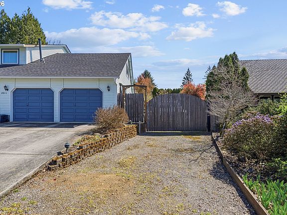 2nd image of 2211 SE Park Crest Ave
