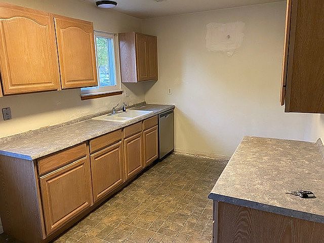 2nd image of 8125 Flamingo St