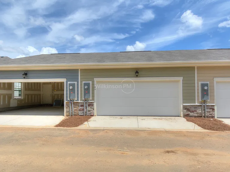 706 Sagecroft Ln — Photo 5