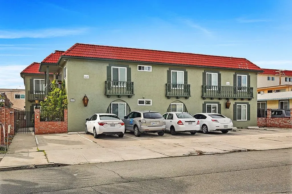 Gated Complex — Photo 1