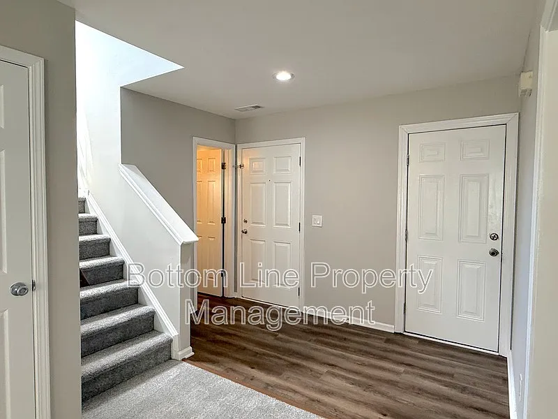 4 bed, 2.5 bath, 1951 sqft, $2,175 — Photo 3