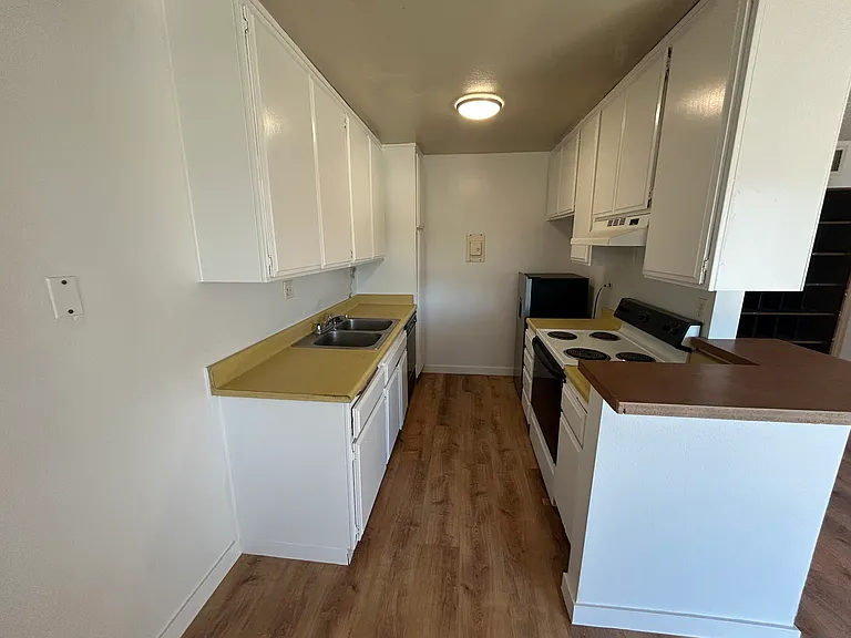 2300 S Hacienda Blvd #B7 — Photo 8