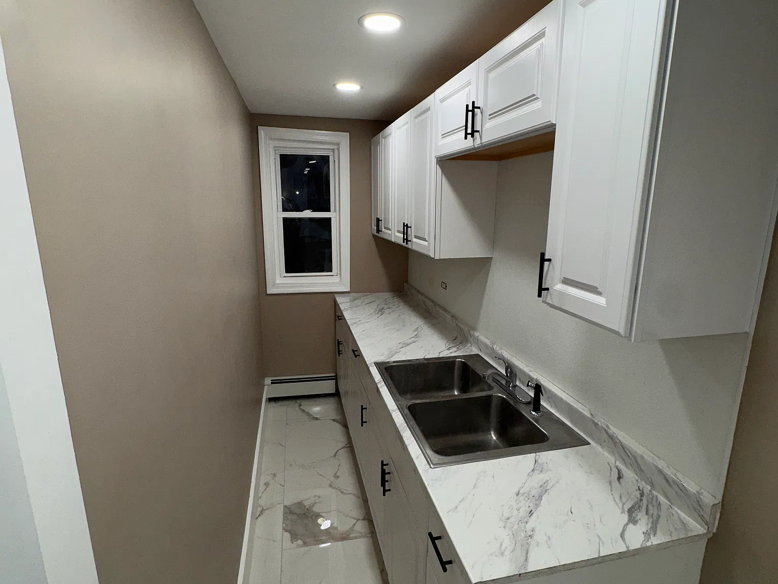3 bed, 1000 sqft, $2,500 — Photo 2