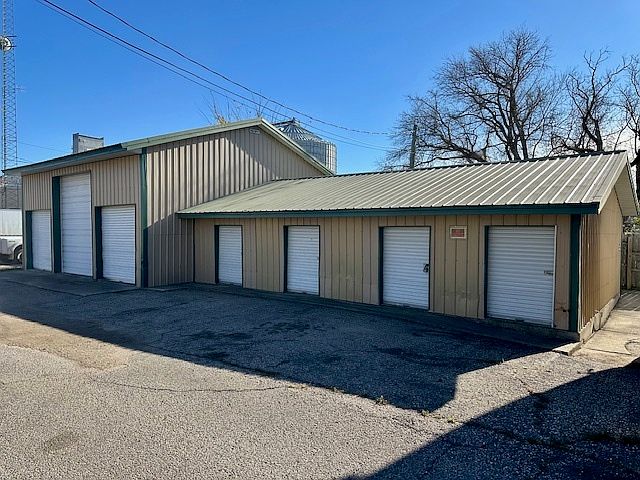2nd image of 313 S Cascade St #17489569