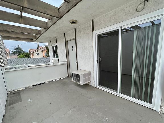 4th image of 6018 Camellia Ave APT 4