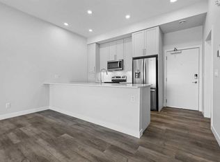 255 E Les Jardins Park SE #406, Calgary, AB T2C5W9