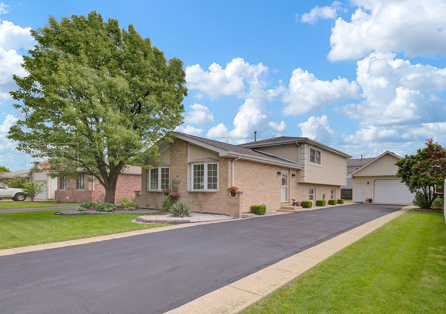 6617 East Ave, Hodgkins, IL 60525 Zillow