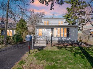 1950 Monroe Ave, Glenview, IL