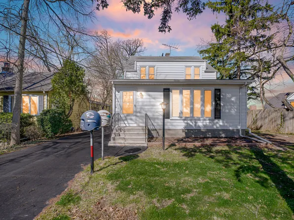 1950 Monroe Ave, Glenview, IL 60025