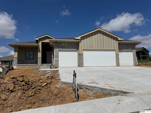 11002 S 101st St, Papillion, NE 68046