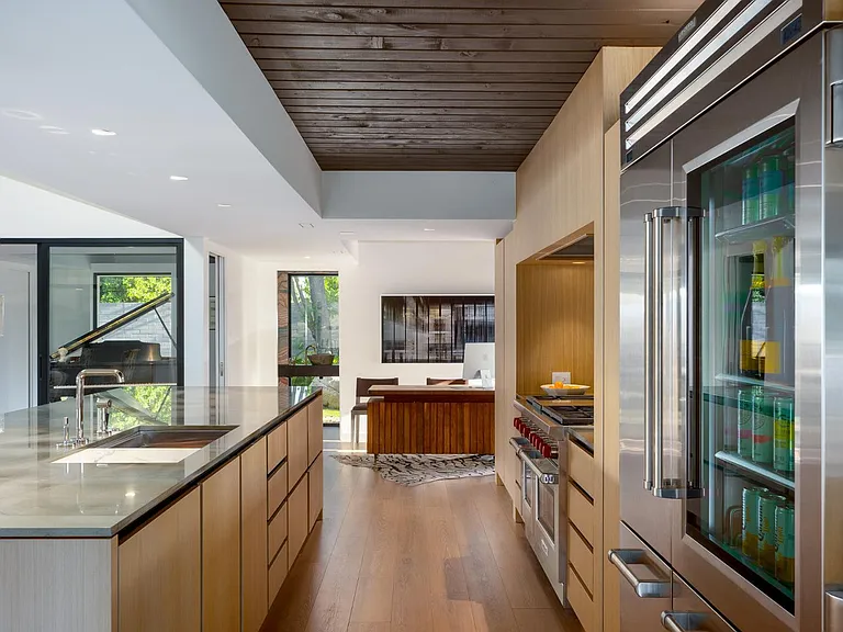 5311 E Mitchell Dr — Photo 3