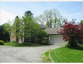 1542 Daffodil Ln photo 1