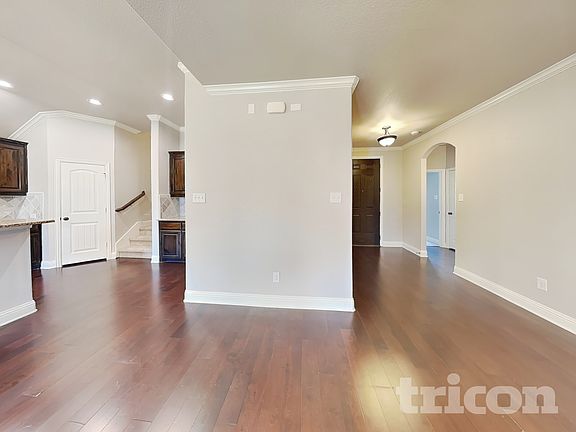 2nd image of 208 Valley View Dr
