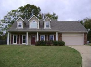 215 Country Place Dr, Oakland, TN 38060