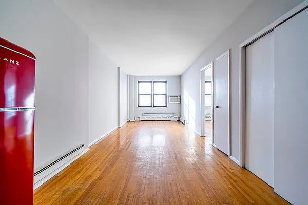 Rented by New York Casas Ltd. | media 10