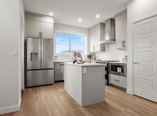 5730 Hawthorn Cm SW, Edmonton, AB T6X 3K8