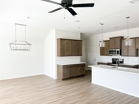 4th image of 3188 Brady Ct