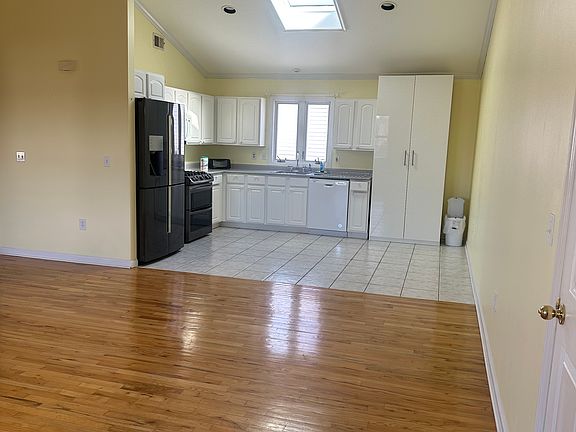 5th image of 341 Lincoln Ave #2
