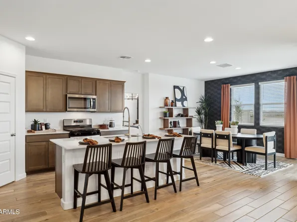 2704 W SENTIERO Avenue, Apache Junction, AZ 85120
