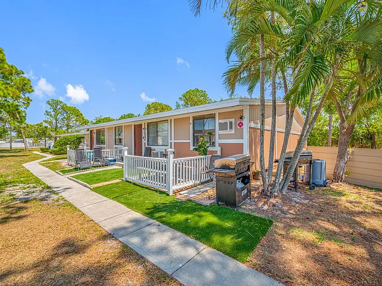 Apollo Beach Villas — Photo 33