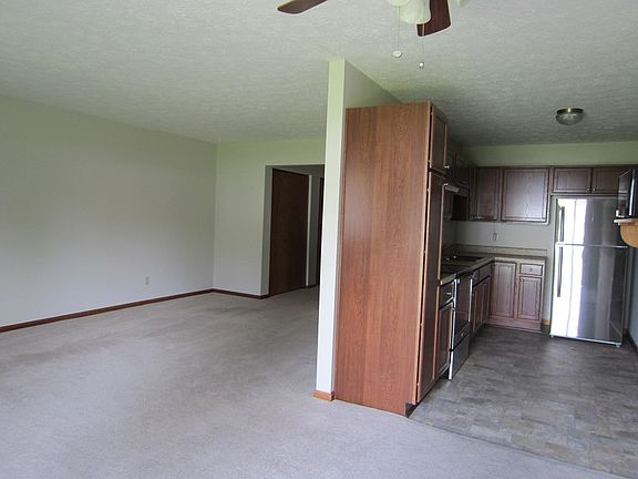 4th image of 642 Katherine Ave
