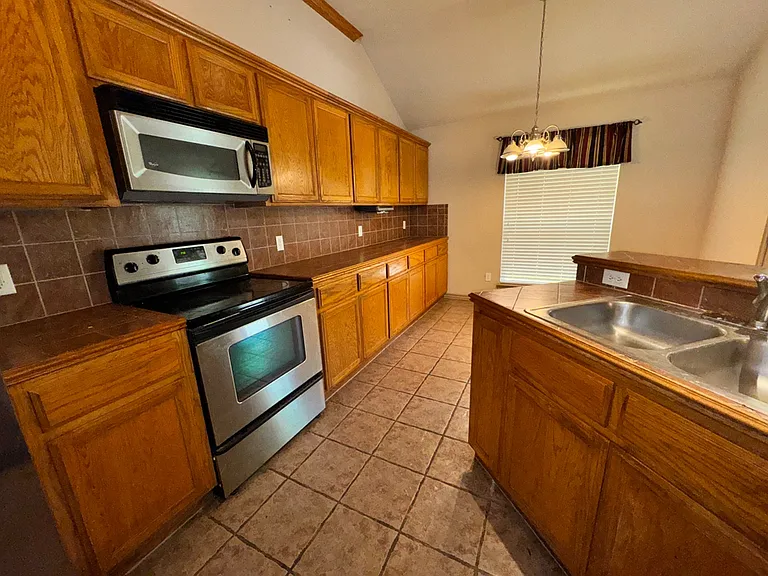 1424 Teakwood Dr — Photo 10
