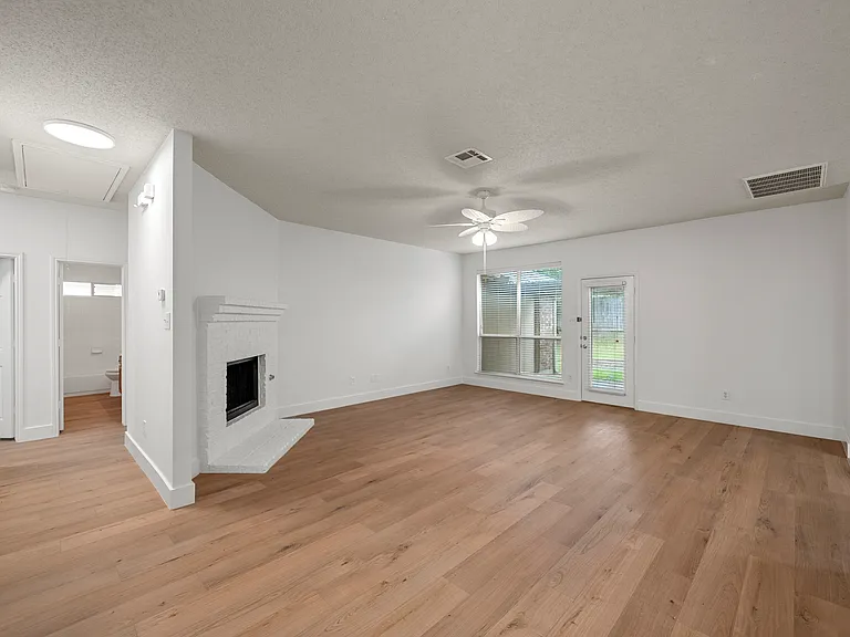 526 Wyoming Dr — Photo 5