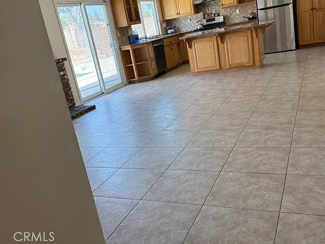 2117 W Sycamore Ave — Photo 4