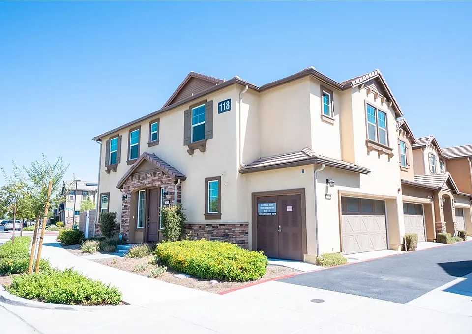 28228 Heirloom Dr