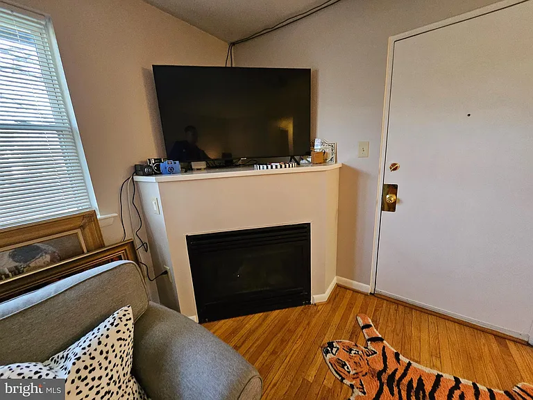 200 N Wayne Ave #9 — Photo 5