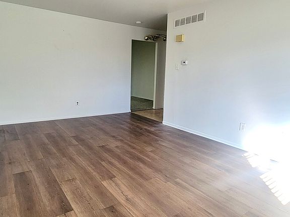 3rd image of 9 E Stewart Ave APT B