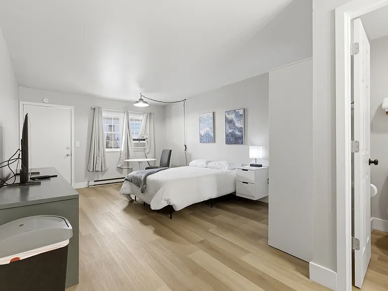 1057 S Jackson St #1 — Photo 5