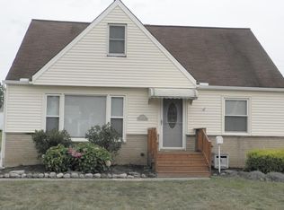 12324 Grannis Rd, Garfield Heights, OH 44125