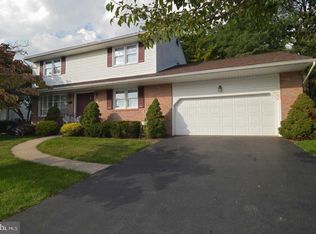 15 Craig Dr, Reading, PA 19606