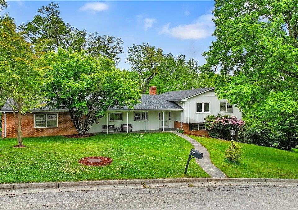 1st image of 611 Landsdowne Dr