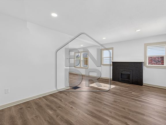 3rd image of 5527 Park Ave #1
