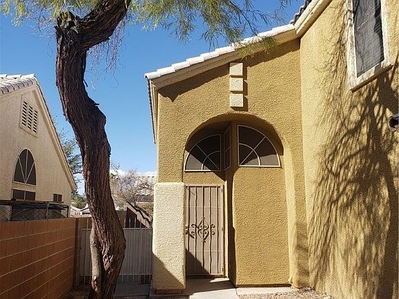 3rd image of 2001 Jade Canyon Cir