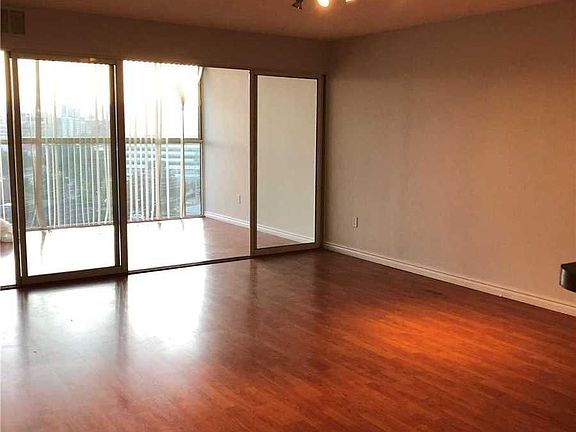 5th image of 2091 Hurontario St #Penthouse 06