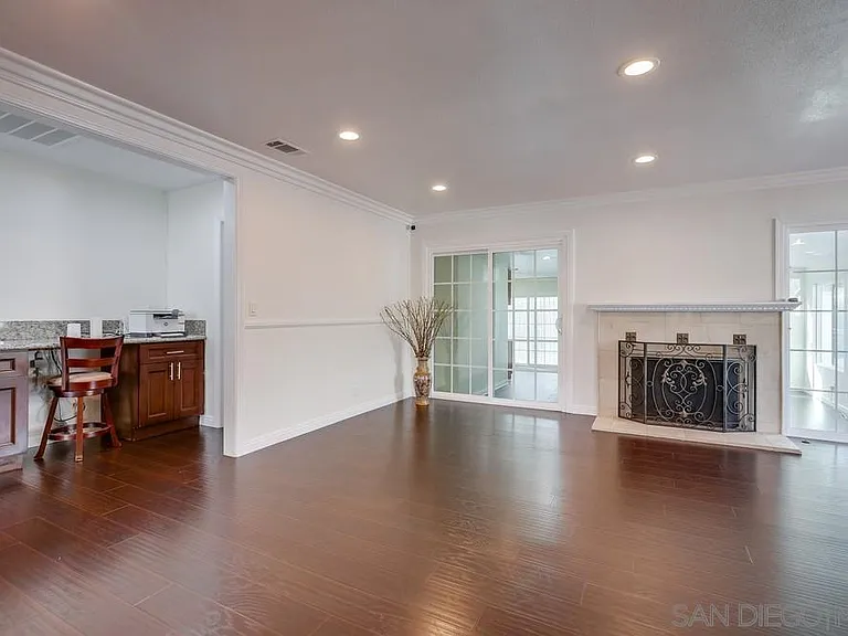 1346 S Joane Way — Photo 2