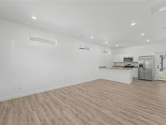 3rd image of 890 Tennessee Ave