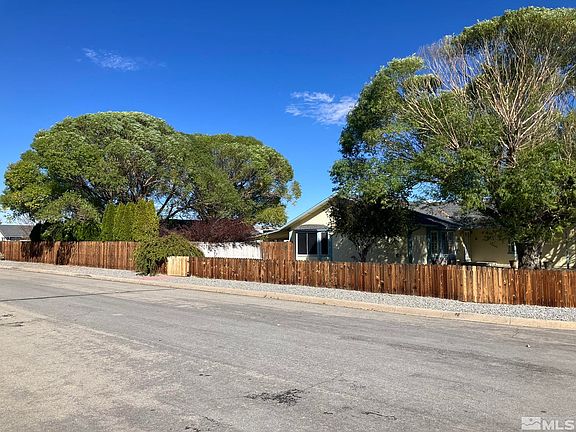4th image of 370 Tina Cir