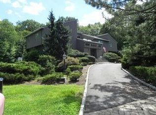 87 Willow Dr, Old Tappan, NJ 07675