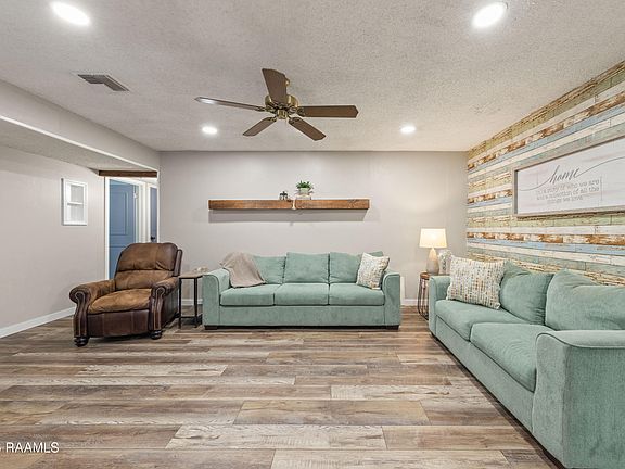 4th image of 215 Village Ln