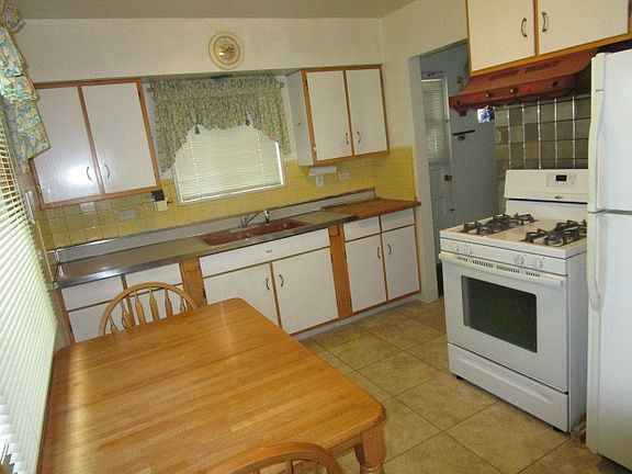 4th image of 1327 Imperial Ave