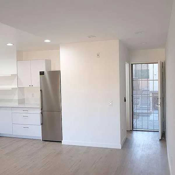 3295 C St — Photo 3