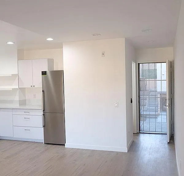 3295 C St — Photo 3