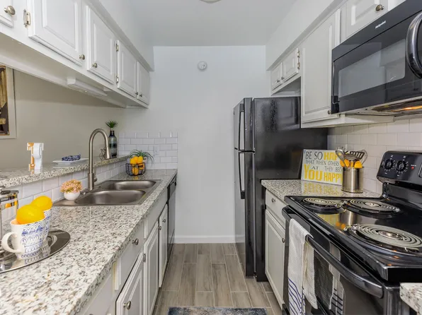 Turtle Pointe Apartments